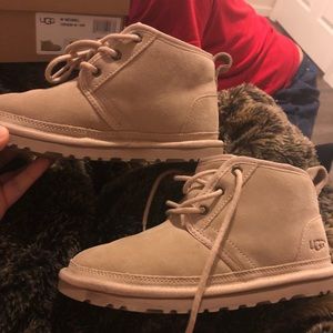 Women’s ugg shoes size 6